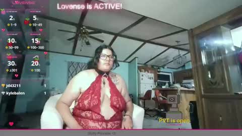 Snapshot of ember_rawr chatting on 06-10-26, 05:39 Princess Ember online show from 06-10-26, 05:39