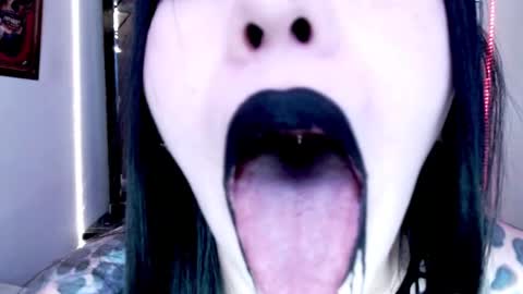 Snapshot of emearld_black chatting on 12-15-24, 07:35 Emerald Black online show from 12-15-24, 07:35