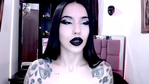 Snapshot of emearld_black chatting on 12-20-24, 07:22 Emerald Black online show from 12-20-24, 07:22