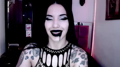 Snapshot of emearld_black chatting on 12-20-24, 10:27 Emerald Black online show from 12-20-24, 10:27