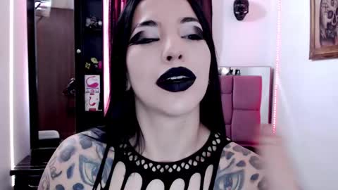 Snapshot of emearld_black chatting on 01-09-25, 02:51 Emerald Black online show from 01-09-25, 02:51