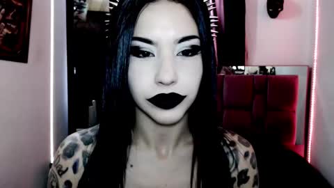 Snapshot of emearld_black chatting on 01-16-25, 12:53 Emerald Black online show from 01-16-25, 12:53