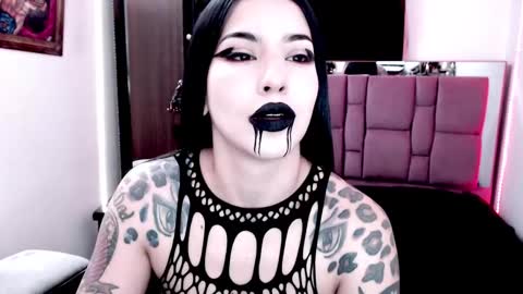 Snapshot of emearld_black chatting on 01-20-25, 09:03 Emerald Black online show from 01-20-25, 09:03