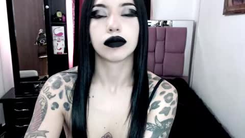 Snapshot of emearld_black chatting on 01-28-25, 02:21 Emerald Black online show from 01-28-25, 02:21