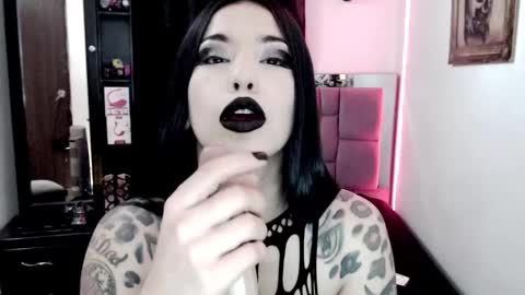 Snapshot of emearld_black chatting on 02-26-25, 10:47 Emerald Black online show from 02-26-25, 10:47