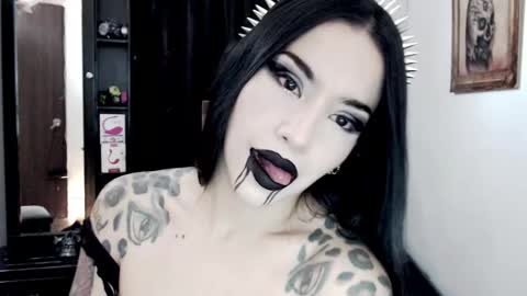 Snapshot of emearld_black chatting on 02-27-25, 12:54 Emerald Black online show from 02-27-25, 12:54