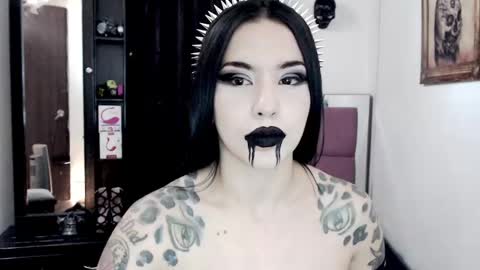 Snapshot of emearld_black chatting on 02-27-25, 04:09 Emerald Black online show from 02-27-25, 04:09