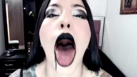 Snapshot of emearld_black chatting on 09-11-25, 07:08 Emerald Black online show from 09-11-25, 07:08