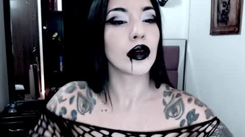 Snapshot of emearld_black chatting on 10-08-25, 06:00 Emerald Black online show from 10-08-25, 06:00