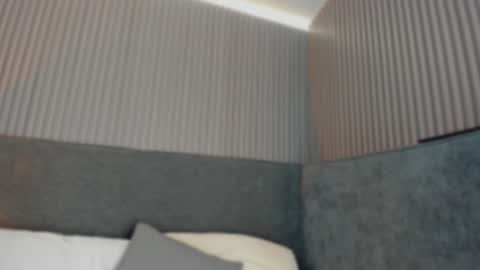 emelie_89 online show from 02-12-26, 11:49