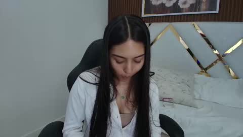 Snapshot of emelie_ch_ chatting on 12-03-25, 02:19 Emily online show from 12-03-25, 02:19