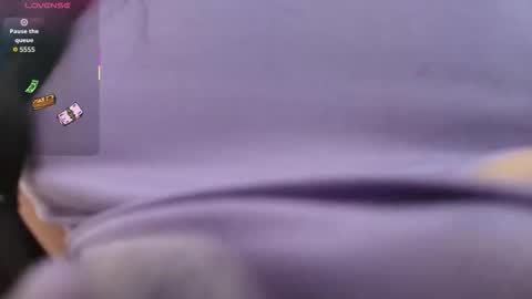 Snapshot of emelie_ch_ chatting on 12-17-25, 01:55 Emily online show from 12-17-25, 01:55