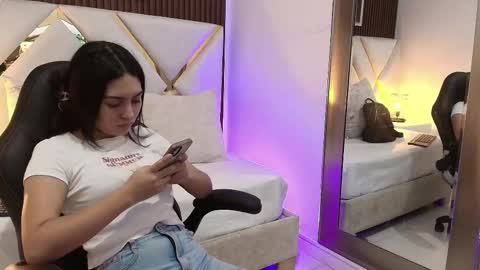 Snapshot of emelie_ch_ chatting on 01-10-26, 02:57 Emily online show from 01-10-26, 02:57