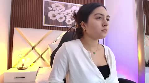 Snapshot of emelie_ch_ chatting on 01-11-26, 12:37 Emily online show from 01-11-26, 12:37