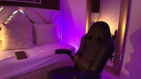 Snapshot of emelie_ch_ chatting on 01-16-26, 06:06 Emily online show from 01-16-26, 06:06