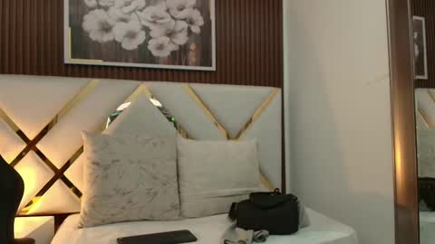 Snapshot of emelie_ch_ chatting on 02-03-26, 04:32 Emily online show from 02-03-26, 04:32