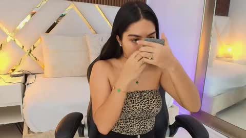 Snapshot of emelie_ch_ chatting on 02-13-26, 03:13 Emily online show from 02-13-26, 03:13