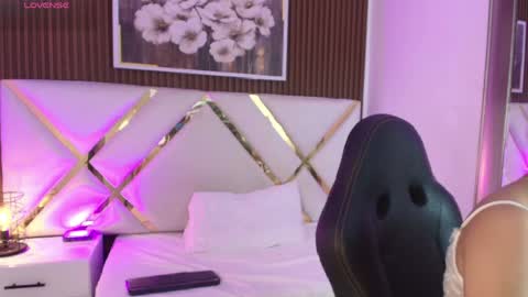 Emily  online show from 05-10-26, 04:39
