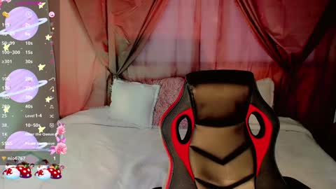 Snapshot of emely_rous chatting on 12-28-24, 11:19 Emely Rous online show from 12-28-24, 11:19