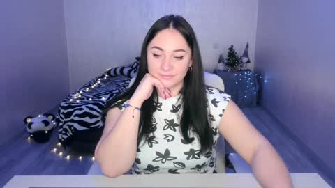 Snapshot of emelyblum chatting on 01-22-25, 12:59 Emely online show from 01-22-25, 12:59