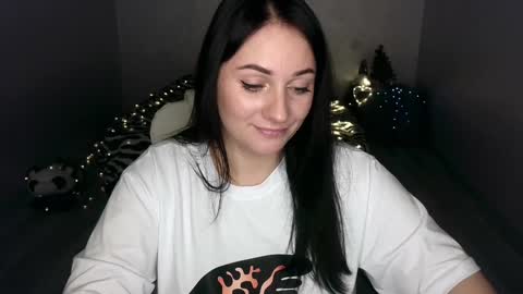 Snapshot of emelyblum chatting on 01-26-25, 02:14 Emely online show from 01-26-25, 02:14