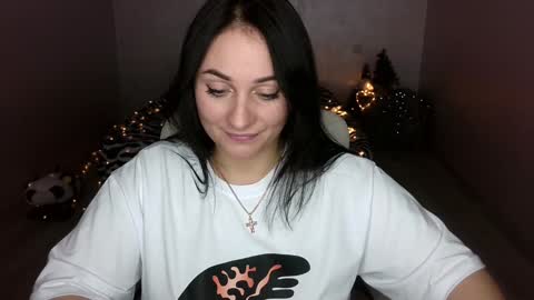 Snapshot of emelyblum chatting on 01-26-25, 05:23 Emely online show from 01-26-25, 05:23