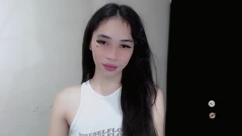 Snapshot of emelyn_fuckdoll chatting on 12-12-24, 07:08 Scarlett online show from 12-12-24, 07:08