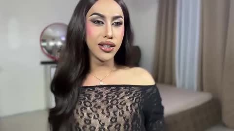 EMELY online show from 02-10-26, 01:59