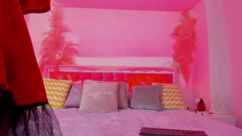 Snapshot of emelyy_carter chatting on 12-24-24, 06:17 Emy online show from 12-24-24, 06:17