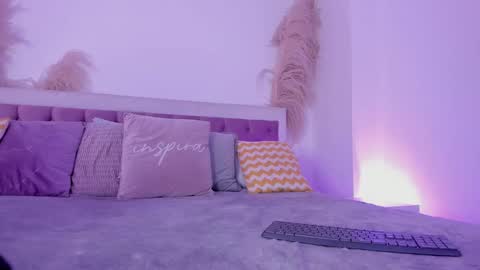 Snapshot of emelyy_carter chatting on 02-12-25, 07:45 Emy online show from 02-12-25, 07:45
