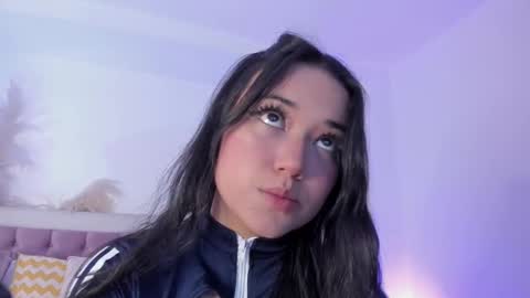 Snapshot of emelyy_carter chatting on 02-17-25, 07:53 Emy online show from 02-17-25, 07:53