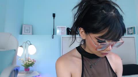 Snapshot of emerald_gh chatting on 05-20-26, 01:56 Danna online show from 05-20-26, 01:56