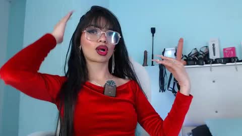 Snapshot of emerald_gh chatting on 06-06-26, 01:43 Danna online show from 06-06-26, 01:43