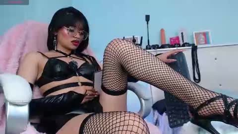 Snapshot of emerald_gh chatting on 06-11-26, 02:53 Danna online show from 06-11-26, 02:53