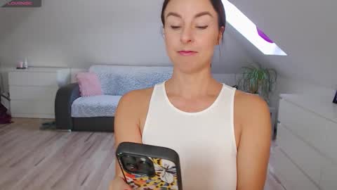 Snapshot of emerald_kittycat chatting on 09-19-25, 09:54 just me online show from 09-19-25, 09:54