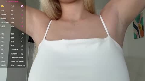 Snapshot of emeraldcotton chatting on 06-26-26, 11:25 Gily online show from 06-26-26, 11:25