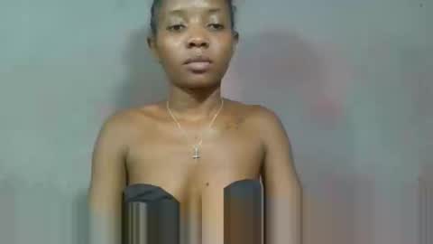 Snapshot of emerancienne chatting on 04-01-26, 07:55 emerancienne online show from 04-01-26, 07:55