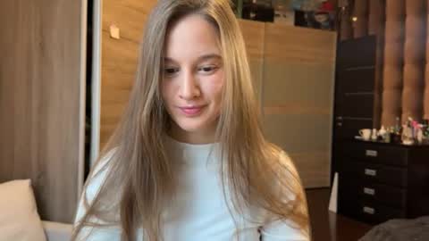 emi__ly online show from 12-01-25, 06:51