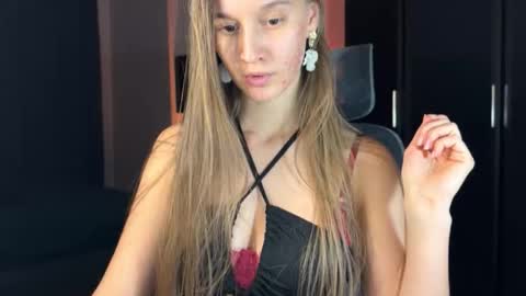 Snapshot of emi__ly chatting on 01-05-26, 05:27 emi__ly online show from 01-05-26, 05:27