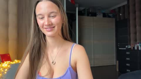 Snapshot of emi__ly chatting on 01-16-26, 11:47 emi__ly online show from 01-16-26, 11:47