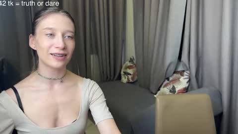 Snapshot of emi__ly chatting on 03-11-26, 03:29 emi__ly online show from 03-11-26, 03:29