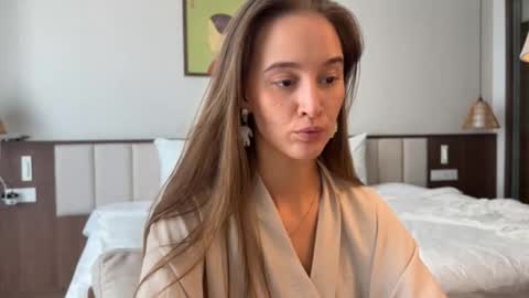 Snapshot of emi__ly chatting on 04-02-26, 03:59 emi__ly online show from 04-02-26, 03:59