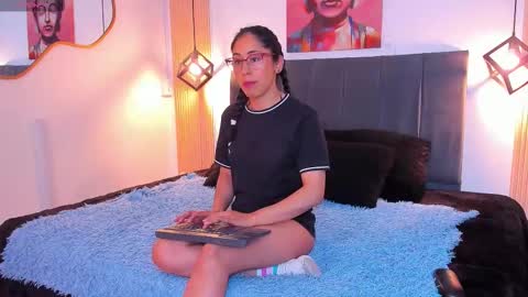 Snapshot of emi_sweet1 chatting on 03-05-26, 03:13 Emi online show from 03-05-26, 03:13