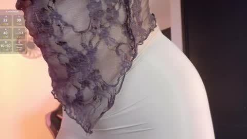 Snapshot of emicute_ chatting on 05-14-26, 02:07 online show from 05-14-26, 02:07