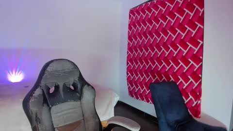 Snapshot of emiily15_ chatting on 01-08-26, 07:05 Emi online show from 01-08-26, 07:05