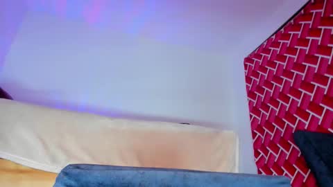 Snapshot of emiily15_ chatting on 02-02-26, 10:30 Emi online show from 02-02-26, 10:30