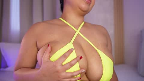 Snapshot of emiily_bell chatting on 12-05-24, 09:39 online show from 12-05-24, 09:39