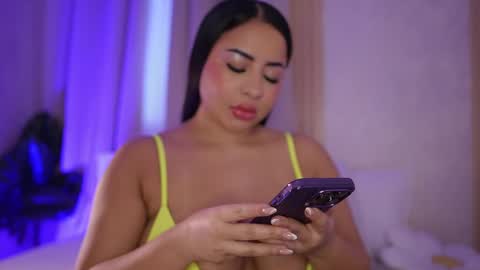 Snapshot of emiily_bell chatting on 02-18-25, 10:36 online show from 02-18-25, 10:36