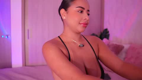 Snapshot of emiily_bell chatting on 07-05-26, 09:11 online show from 07-05-26, 09:11
