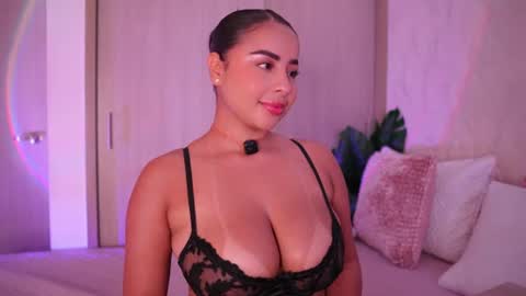 Snapshot of emiily_bell chatting on 07-08-26, 06:56 online show from 07-08-26, 06:56